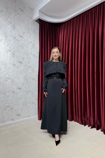 BBC PELERİNLİ ELBİSE - SİYAH